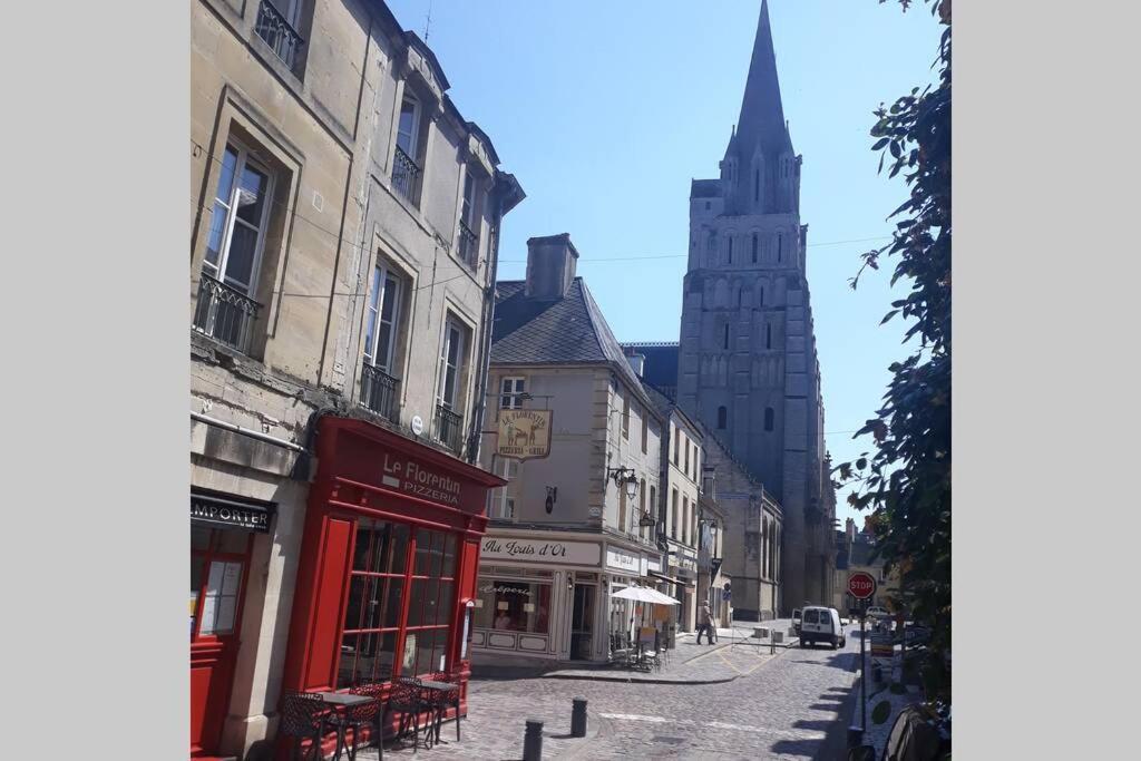 Au Coeur Du Vieux Bayeux, Logement De Charme Apartment Bagian luar foto
