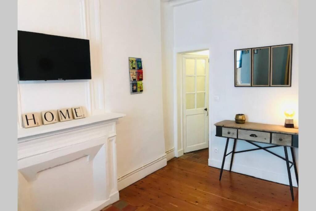 Au Coeur Du Vieux Bayeux, Logement De Charme Apartment Bagian luar foto
